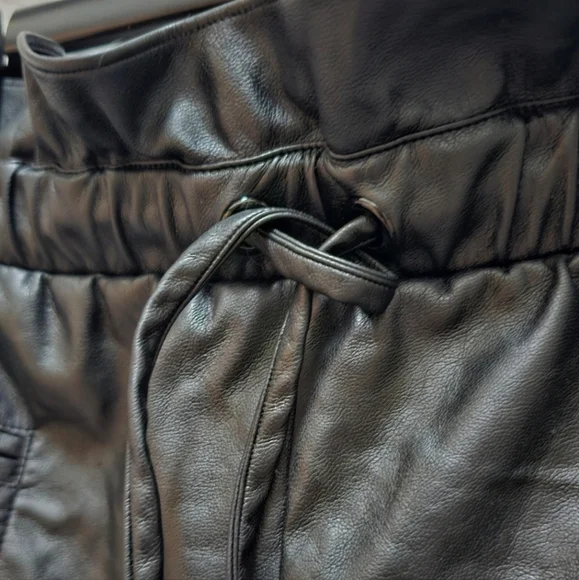 Kendall + Kylie Black Vegan Faux Leather Paper Bag Shorts - Picture 3 of 6